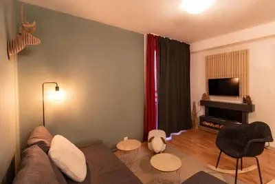 Image de 200m du centre station, 5ème étage, vue pistes de ski, piscine, balcon, télévision, casier à ski