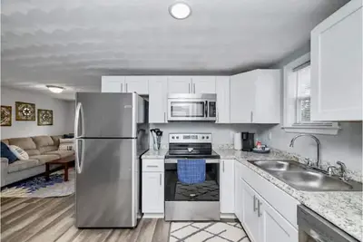 Image de Comfortable & Private 2 Bedrm Cottage w/ King bed.