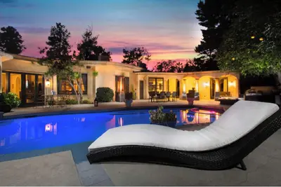 Image de Bh (Trousdale) Estate 4bd/5ba, Pool, Spa, Tennis/ basketball Court, Gym & More