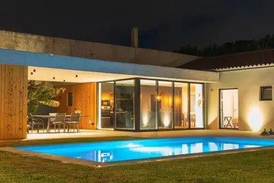 Image de Casa Familiar com Piscina