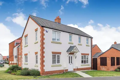 Roma is ideally located for you to explore the North Norfolk coast as well as the Norfolk Broads.