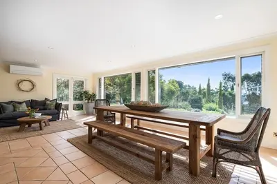 Image de Beautiful 5 Bedroom Home with Pool & Tennis Court
