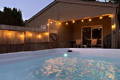 Image de Hot Tub/2 King Beds/Coffee Bar/Free Ev Charger - Family & Infant Friendly