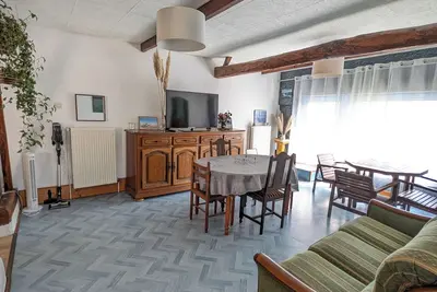 Image de Maison chaleureuse avec jardin
