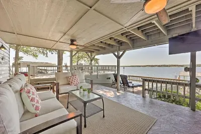 Image de South Grand Lakefront w\/ Hot Tub, Dock & Game Room