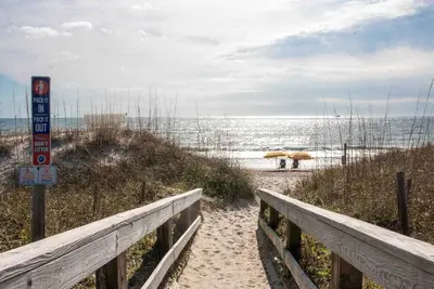 Image de 5-Minute Walk to Beach & Boardwalk, Private Porch!