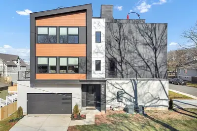 Image de Stunning Home with Pool, Outdoor Kitchen Rooftop, Bbq