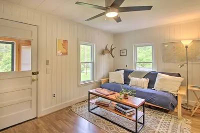 Image de Picturesque Retreat on 1 Acre w/ Gas Grill!