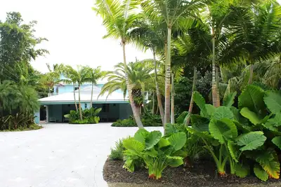 Charming Ocean Front Pool Home with dockage & pool