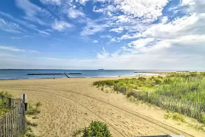 Image de Walk to Public Beach Access: Norfolk Family Home