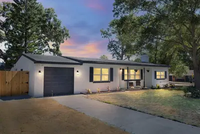 Image de Cozy Clearwater 3 Bedroom Home, 4 miles from beach. w/Game Room!