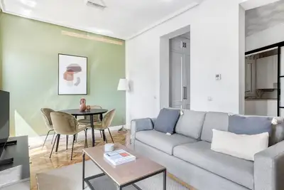 Image de Amazing Jerónimos 2br, in the best area of Madrid, by Blueground