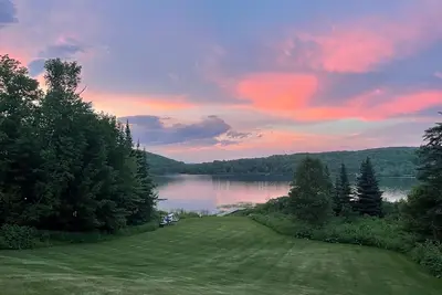 Image de Large Private Lakehouse-4 Br/3 Ba On A Dead-end Rd