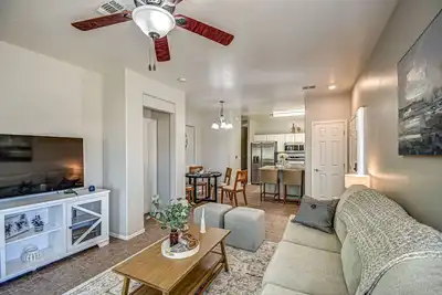 Image de Scottsdale Sanctuary | Elegant Condo with Shared Pool, Patio, and Prime Location Near Old Town