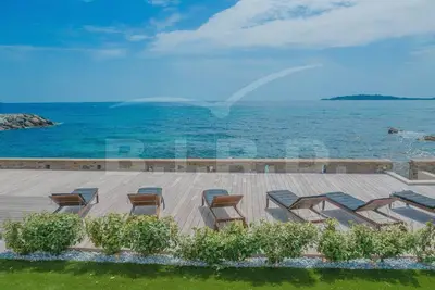 Image de Exceptionnelle villa pieds dans l'eau