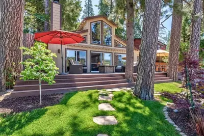 Image de Bass Lake Yosemite Cabin with Private Boat Dock