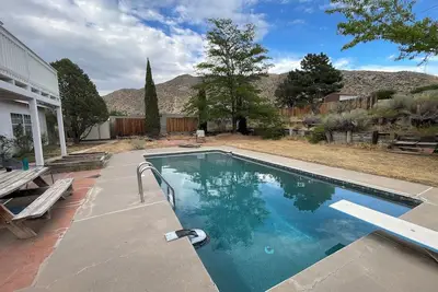 Image de Foothills 4br house w/ Heated Pool, Hot Tub and pool table!
