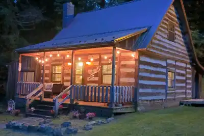 Image de Little Cabin on Huckleberry, 1800s Rustic Log Cabin Wifi Fireplace Ac Smart Tv