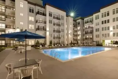 Image de Fully Furnished 2 bed/2bath Apartment near the Galleria