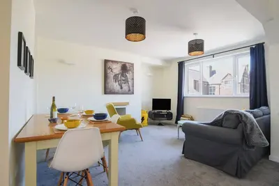 Bahari, family friendly, country holiday cottage in Lyme Regis
