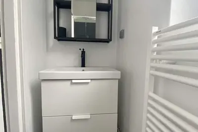 Image de Appartement rénové et confortable centre ville