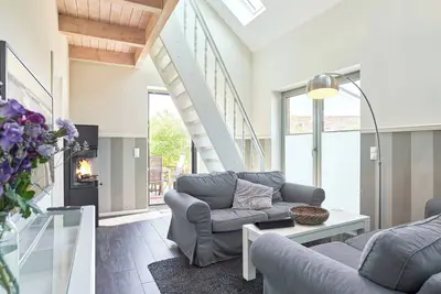 Image de Large 6-person house with terrace, fireplace & sauna - within walking distance of the Baltic Sea!