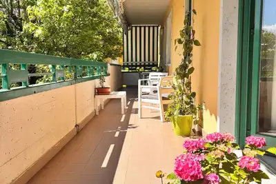 Image de A Stone'S Throw From The Sea