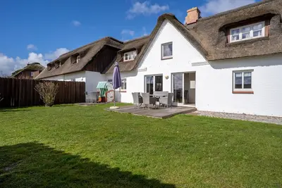Image de Frisian house - beautiful thatched house in Top location!