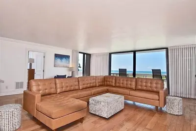 Image de Rare Find - Perfection & Luxury on the Beach in Siesta Key Village! Walk to Shopping, Dining & Enter