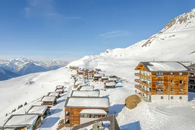 Image de Bella Vista is situated in the middle of the skiarea Fiescheralp in the Aletsch