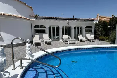 Image de 5min from the beach, comfortable villa with pool and large garden,