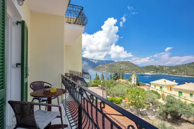 Image de Studio 'Veronis 5' avec vue sur la mer, piscine partagée et Wi-Fi.