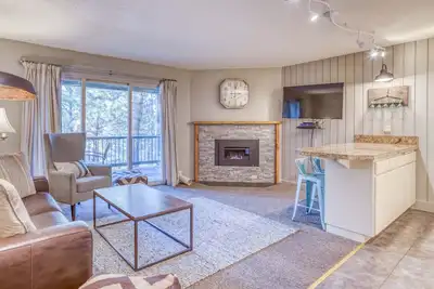 Image de Location, Affordability in Ground-Level Condo, Mt. Bachelor Village Amenities