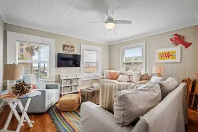 Image de 6 Bedroom 4. 5 Baths Sleeps 14 Partial Ocean Views