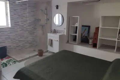 Appartement  bas de villa avec entrée privitif et sécurisé
