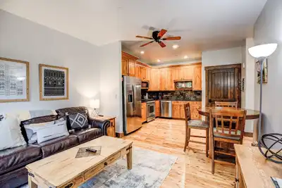 Image de Boulevard Bend Condo: Stroll To Main St, Ski Shuttle