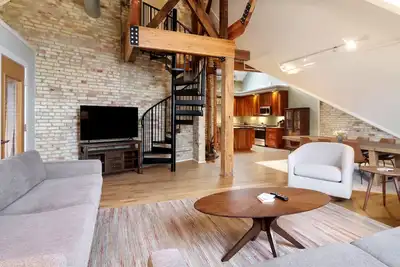 Image de Chic Newly Remodeled Condo in the Historic Commons