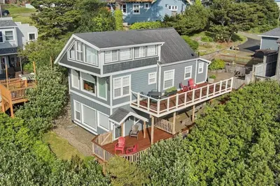 Image de Walkable to Beach, Bayfront, Breweries