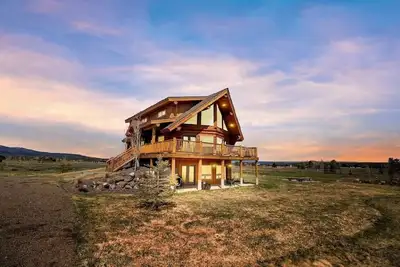 Image de Bucket List Adventure Lodge. Newly built! Grill, Fire pit, Parking
