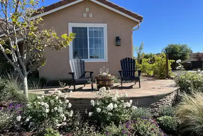 Image de Solvang/Buellton area holiday/ vacation upscale Rental w/ patio, grill
