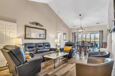 Spacious, 3 Suite Condo! Close to Sdc!