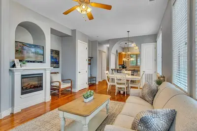 Image de Walk In Condo, No Stairs! Lakeview by Pool!