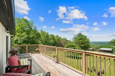 Image de Family Escape: Games, Hot Tub, Campfires, Hiking and Stunning Mountain Views!