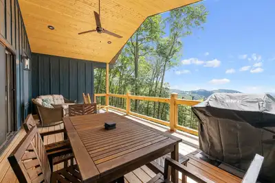 Image de Hatley Pointe and Wolf Laurel Resorts - Dine, Hike, Swim, Ski, Air Conditioning
