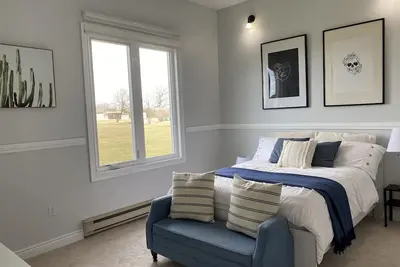 Image de Grand 2-Bedroom Coach House in the Country