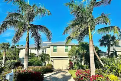 Image de Gorgeous! 300 yards to beach; pool, elevator; Pup Considered