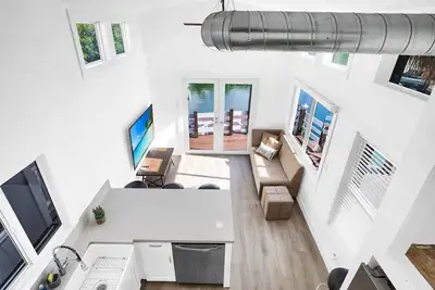Image de Tiny Home on Waterfront | Bay Views | Deck | Pool