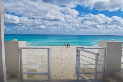 Image de Cancun Beach 3 Brms apartment, great area, stunning beach
