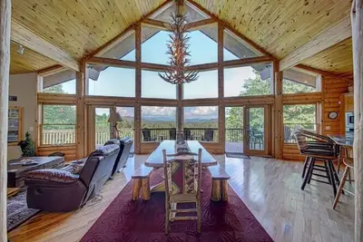 Image de 5-Acre Luxury Mountain Chalet | Breathtaking Views
