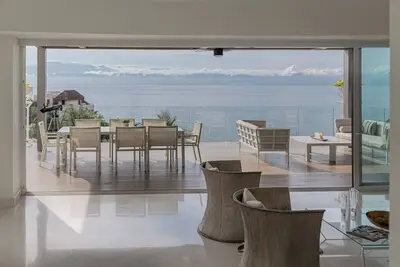 Image de 6 Bedrooms |12 guests | Ocean View Villa w/ Pool | Media Room | Elevator & Staff